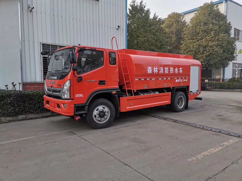 7.6吨四驱供水丛林消防车