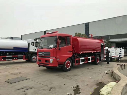 春风天锦10吨消防洒水车