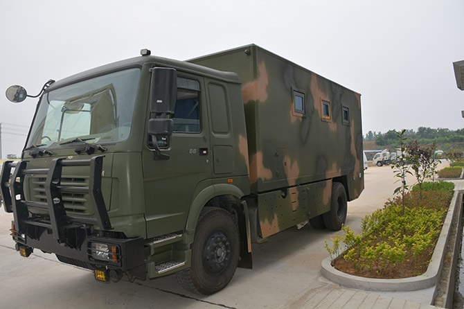 重汽豪沃方舱批示车
