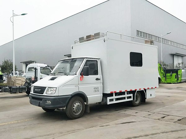 依维柯伙食车