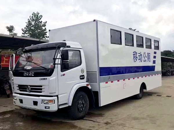 大型挪动公厕车4-8个自力洗手间